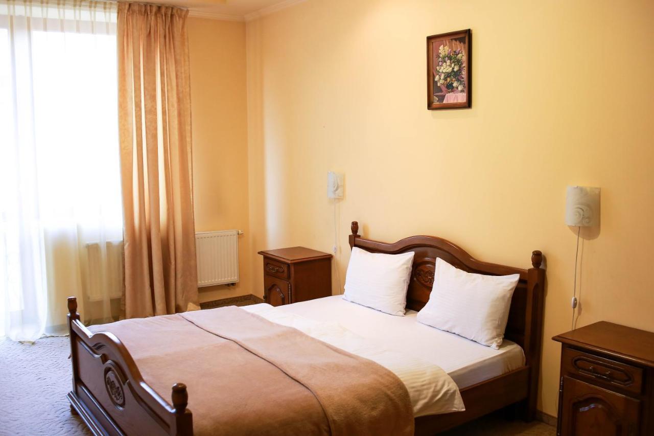 Chervona Gora Mukacheve Ngoại thất bức ảnh